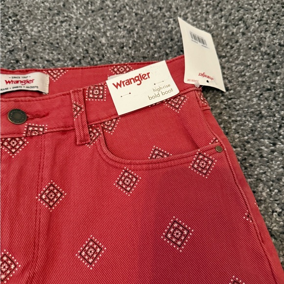 Womens new wrangler jeans size 28 x 32 - Picture 3 of 3